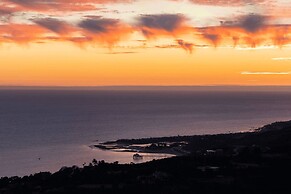 Castlewood by Avantstay Malibu Cliffside + View