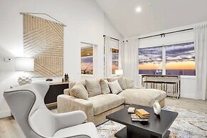 Castlewood by Avantstay Malibu Cliffside + View