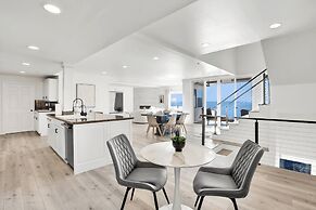 Castlewood by Avantstay Malibu Cliffside + View