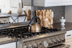 Castlewood by Avantstay Malibu Cliffside + View