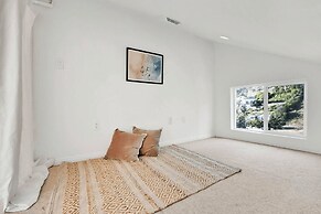 Castlewood by Avantstay Malibu Cliffside + View