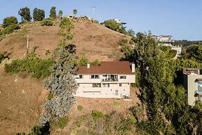 Castlewood by Avantstay Malibu Cliffside + View