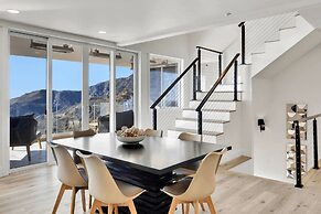 Castlewood by Avantstay Malibu Cliffside + View