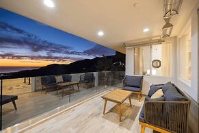 Castlewood by Avantstay Malibu Cliffside + View