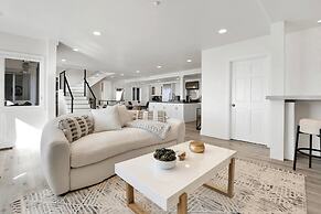 Castlewood by Avantstay Malibu Cliffside + View