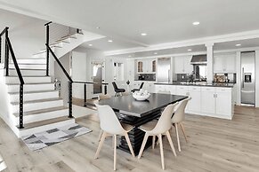 Castlewood by Avantstay Malibu Cliffside + View