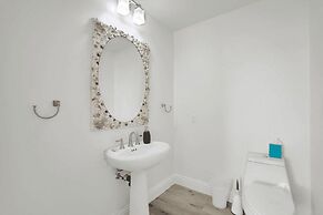 Castlewood by Avantstay Malibu Cliffside + View