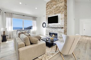 Castlewood by Avantstay Malibu Cliffside + View