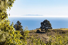 Castlewood by Avantstay Malibu Cliffside + View