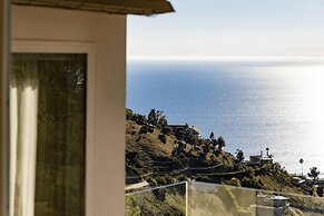 Castlewood by Avantstay Malibu Cliffside + View