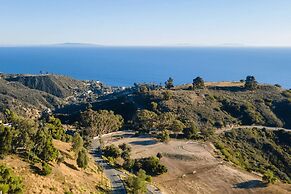 Castlewood by Avantstay Malibu Cliffside + View
