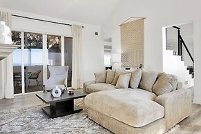 Castlewood by Avantstay Malibu Cliffside + View