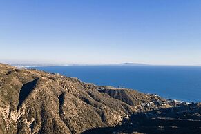 Castlewood by Avantstay Malibu Cliffside + View