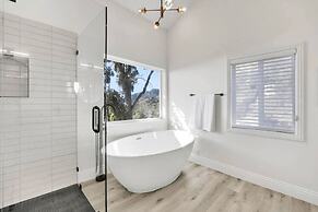 Castlewood by Avantstay Malibu Cliffside + View