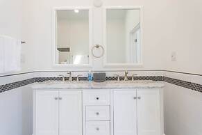 Ince by Avantstay 100 Meters to Amazon Studios