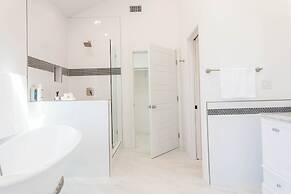 Ince by Avantstay 100 Meters to Amazon Studios