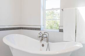 Ince by Avantstay 100 Meters to Amazon Studios