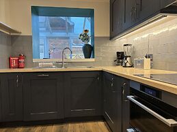 House few Mins From Beach With hot tub & Sauna