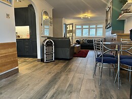 House few Mins From Beach With hot tub & Sauna