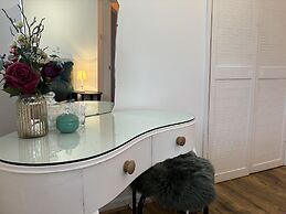 House few Mins From Beach With hot tub & Sauna