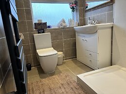 House few Mins From Beach With hot tub & Sauna