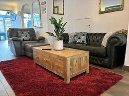 House few Mins From Beach With hot tub & Sauna