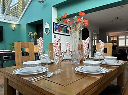 House few Mins From Beach With hot tub & Sauna