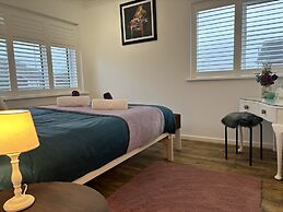 House few Mins From Beach With hot tub & Sauna