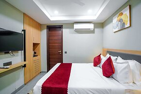 Saltstayz Select - Golf Course Road & Sector 57