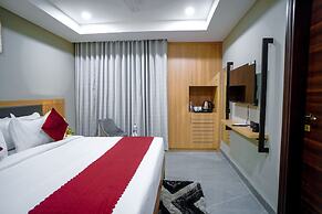 Saltstayz Select - Golf Course Road & Sector 57