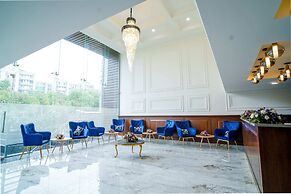 Saltstayz Select - Golf Course Road & Sector 57