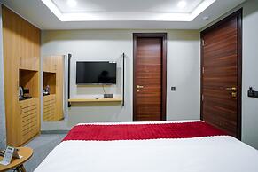 Saltstayz Select - Golf Course Road & Sector 57