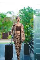 Saltstayz Select - Golf Course Road & Sector 57