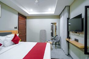 Saltstayz Select - Golf Course Road & Sector 57