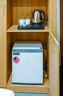 Saltstayz Select - Golf Course Road & Sector 57