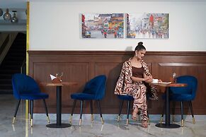 Saltstayz Select - Golf Course Road & Sector 57