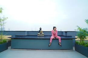 Saltstayz Select - Golf Course Road & Sector 57