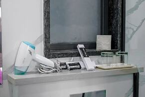 Saltstayz Select - Golf Course Road & Sector 57