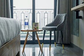 Saltstayz Select - Golf Course Road & Sector 57