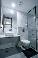 Saltstayz Select - Golf Course Road & Sector 57