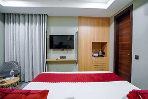 Saltstayz Select - Golf Course Road & Sector 57