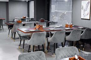 Saltstayz Select - Golf Course Road & Sector 57