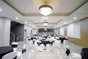 Saltstayz Select - Golf Course Road & Sector 57