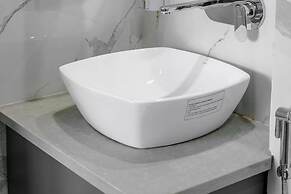 Saltstayz Select - Golf Course Road & Sector 57