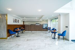 Saltstayz Select - Golf Course Road & Sector 57