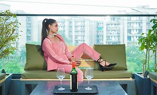 Saltstayz Select - Golf Course Road & Sector 57