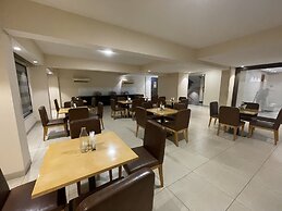Saltstayz Select - Galleria Market & Golf Course Road