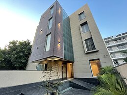 Saltstayz Select - Galleria Market & Golf Course Road