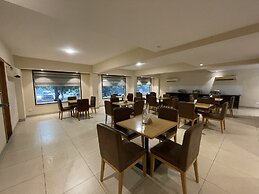 Saltstayz Select - Galleria Market & Golf Course Road