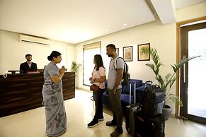 Saltstayz Select - Galleria Market & Golf Course Road